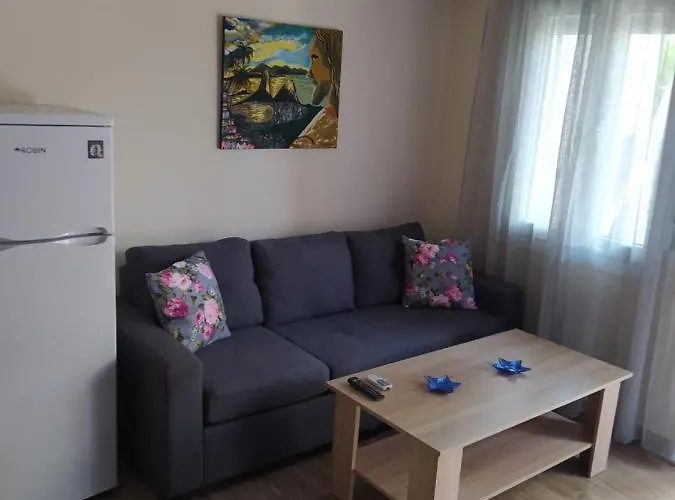 Διαμέρισμα Lucy's House *